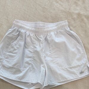 ALO Yoga Women's Alumni Short White Small